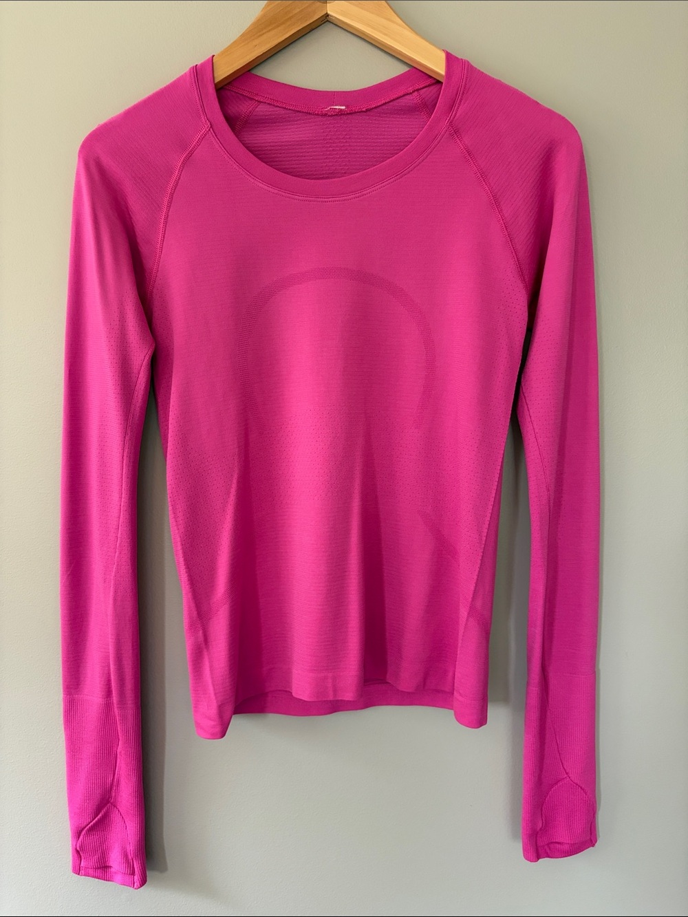 Lululemon Swiftly Tech Long Sleeve Top Shirt Waist Length Size 4 Sonic Pink